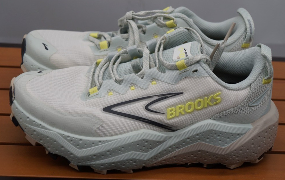 NEW! Brooks Caldera 8 Women's Size 7 B (Medium) Running Shoes Misty Blue